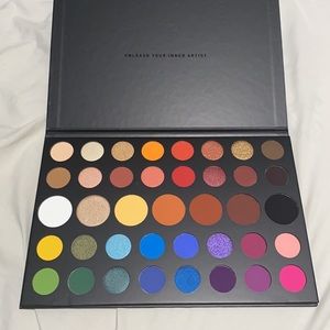 James charles eyeshadow pallet. VARIETY OF COLOURS